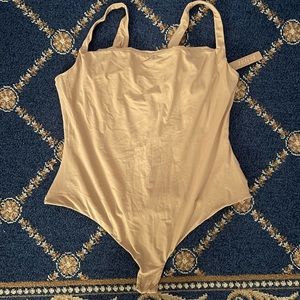 SKIMS - “FITS EVERYBODY” SQUARE NECK BODYSUIT | OCHRE 2XL